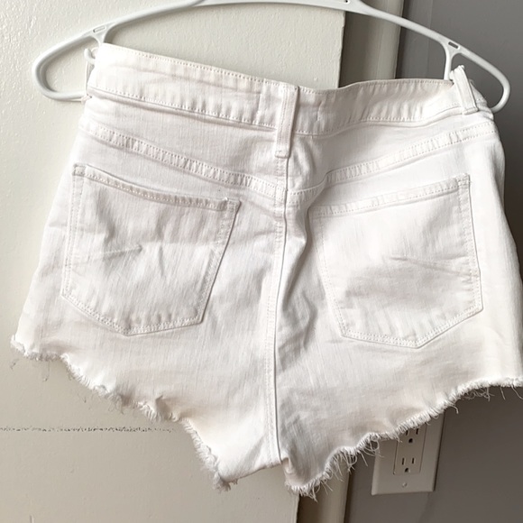 SOLD: White Aritzia shorts - Picture 2 of 3